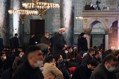İstanbul'da Miraç Kandili dualarla idrak edildi